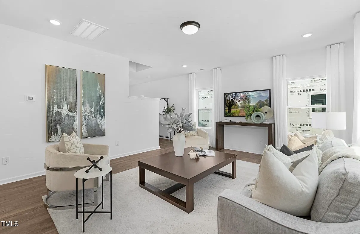 4 bed, 2.5 bath, 2080 sqft, $2,200 — Photo 4