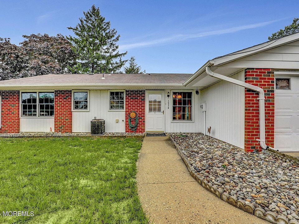 1st image of 1233B Hamilton Court