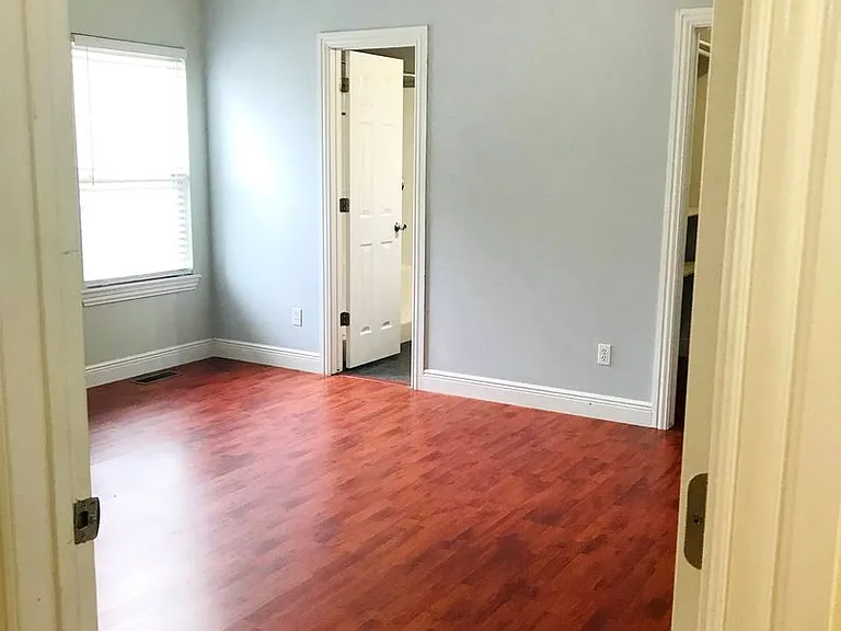 1652 W Cedar St — Photo 8