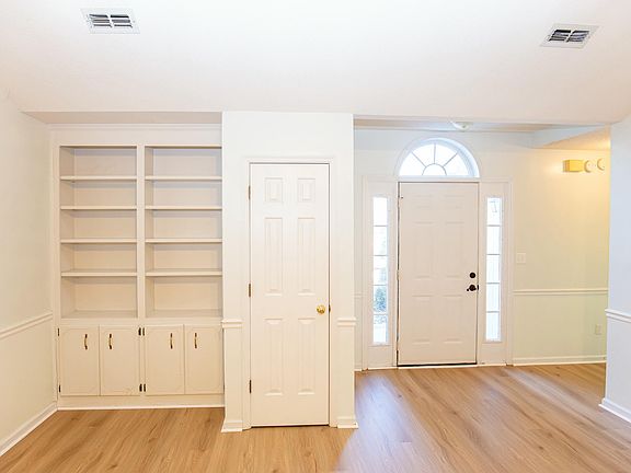 3rd image of 126 Suffolk Dr