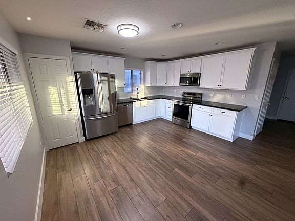 5th image of 3852 W Belle Ave