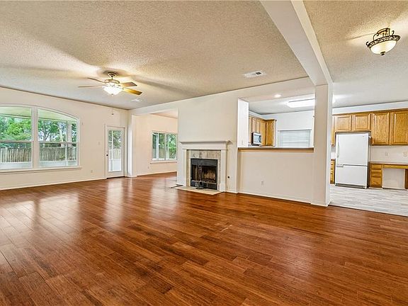 5th image of 209 Meadows Blvd