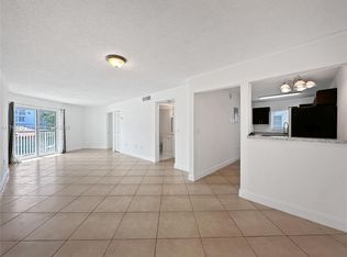7830 Dickens Ave APT 201, Miami Beach, FL 33141