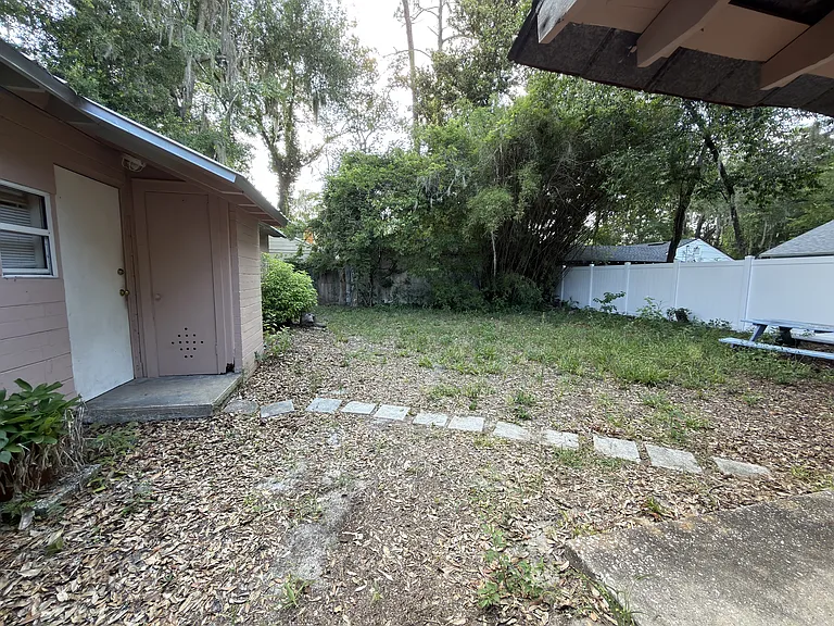 1424 NW 6th Pl — Photo 16