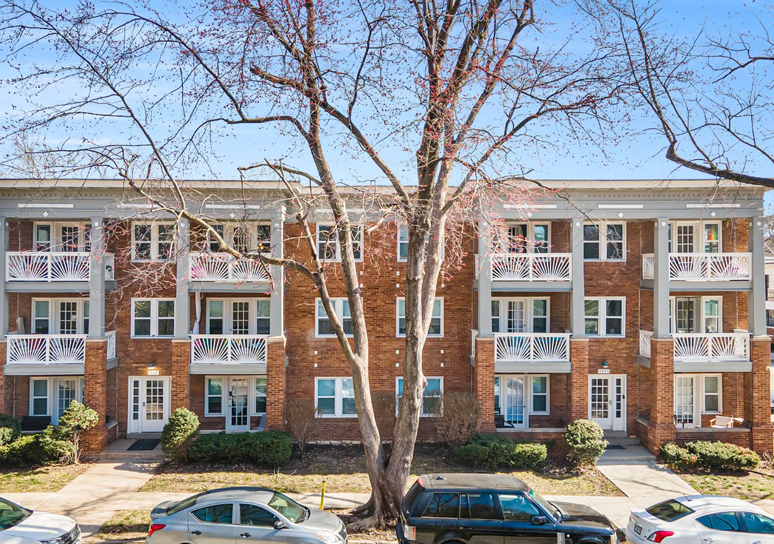 South Plaza Apartments — Photo 3