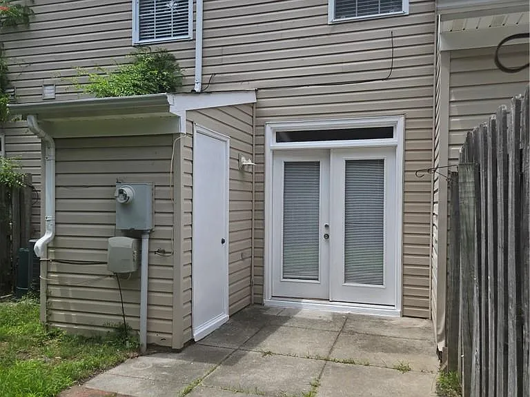 2591 Hartley St — Photo 2