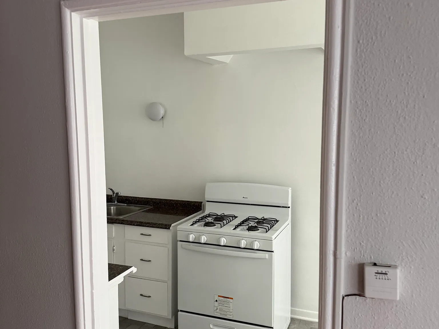 Studio, 450 sqft, $1,695 — Photo 4