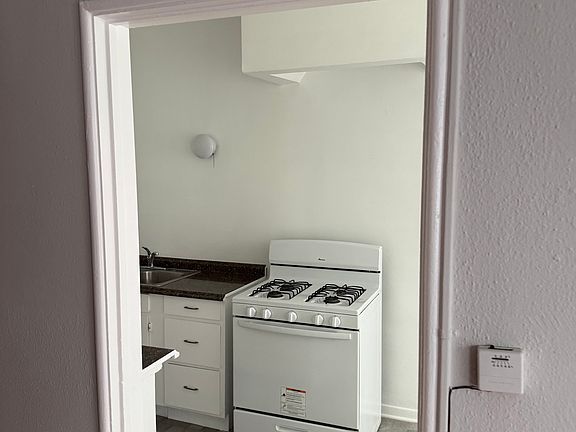 4th image of 628 E Elk Ave APT 204