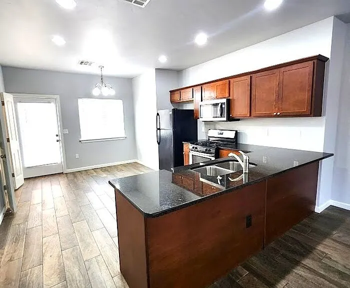 1120 E Campbell St — Photo 6