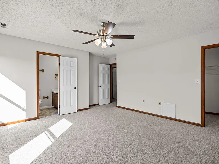 807 Foxmoore Ct — Photo 15