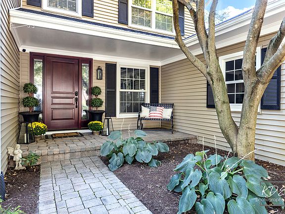 2nd image of 992 Belaire Ct