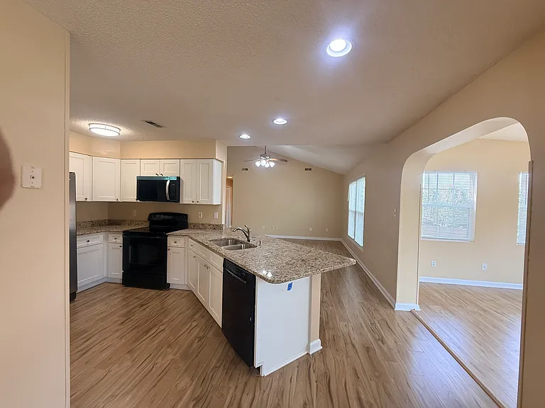 8801 Mill Run Dr — Photo 6