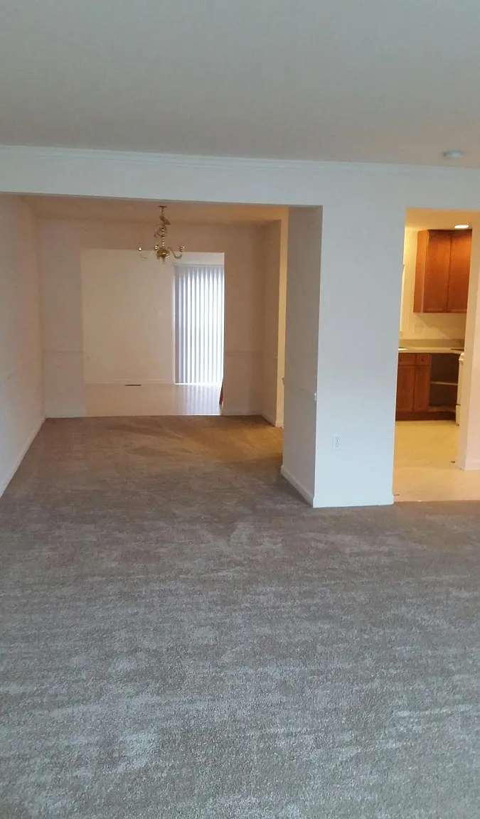 3 bed, 2.5 bath, 1280 sqft, $1,573 — Photo 4