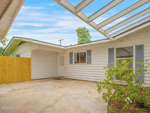 3rd image of 221 Meadow Ln