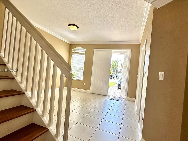 8102 SW 118th Pl #8102 — Photo 3