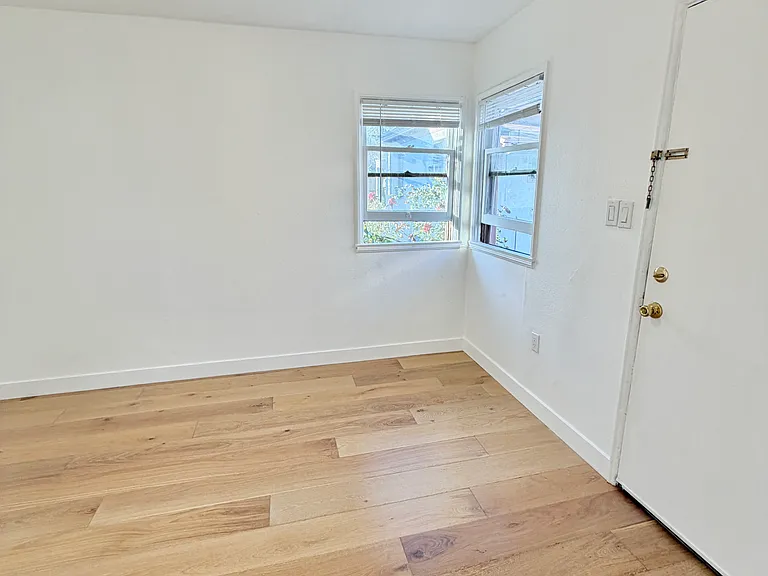 441 W 16th St — Photo 13