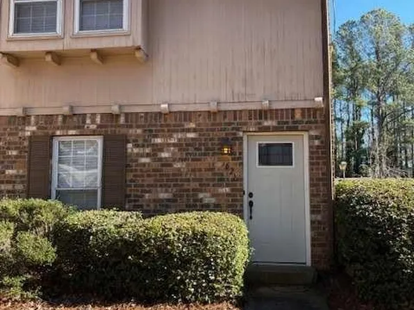 621 Garden Walk Dr, Stone Mountain, GA 30083