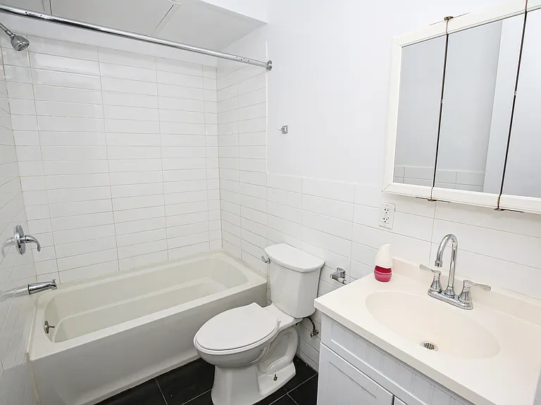 221 Howard Ave #1R — Photo 13