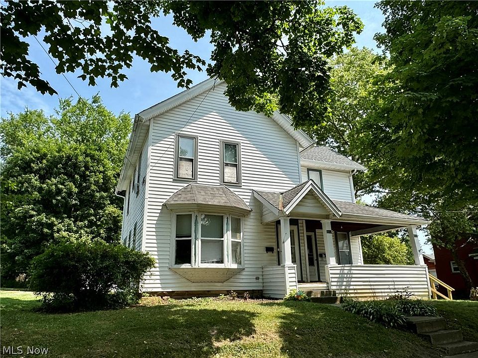 1st image of 400-402 W 4th St