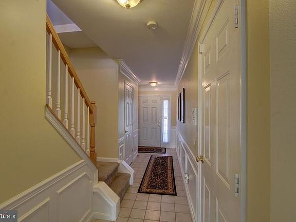 3rd image of 38 Crenshaw Ct