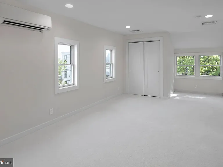 166 John St #2 — Photo 11