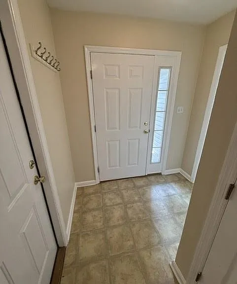2635 Fairmount Ln — Photo 2