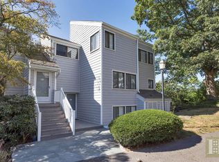 169 Rowayton Woods Dr, Norwalk, CT 06854