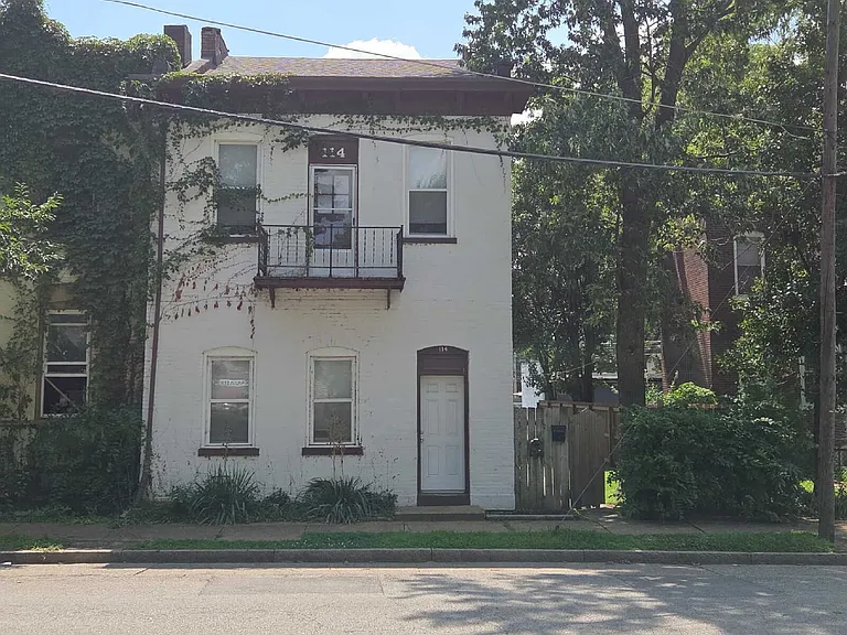114 W Courtois St #1F — Photo 3