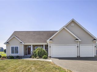 112 Savannah Dr, Harmony, PA 16037