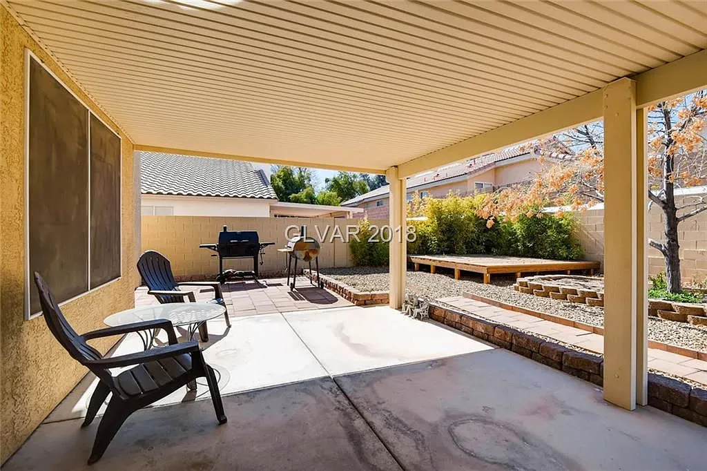 4 bed, 2.5 bath, 2134 sqft, $2,290 — Photo 3