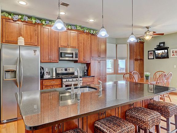 5th image of 7 Jeffrey Ln