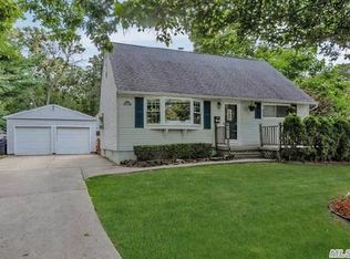 199 Mark Tree Rd, Centereach, NY 11720