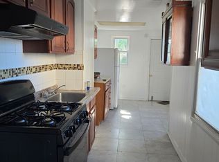 552 S 11th St, Reading, PA 19602