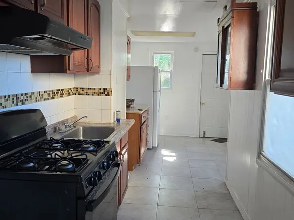 552 S 11th St, Reading, PA 19602