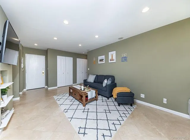 2 Richmond Rd #6N — Photo 3