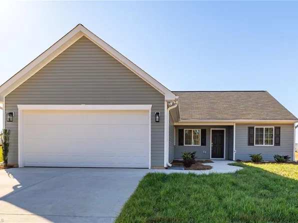 7 Torbay Ct, McLeansville, NC 27301