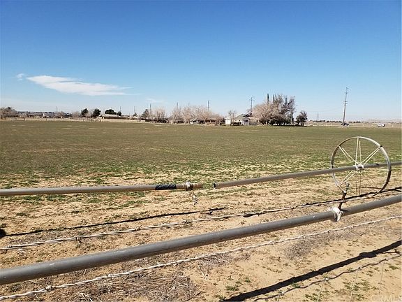 5th image of 19773 Bear Valley Rd