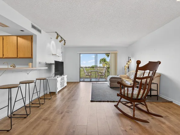 2205 S Cypress Bend Drive #604, Pompano Beach, FL 33069