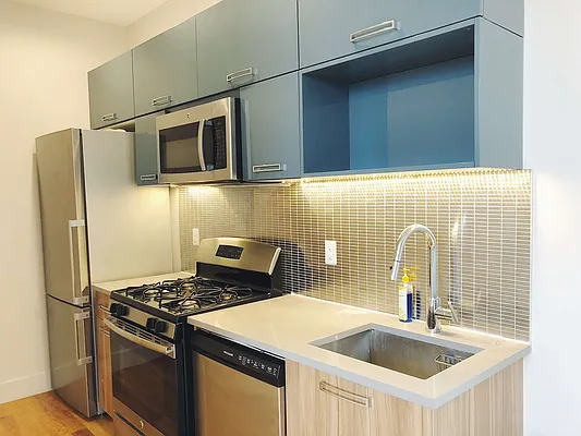 Rented by Manhattan Management LLC | media 25