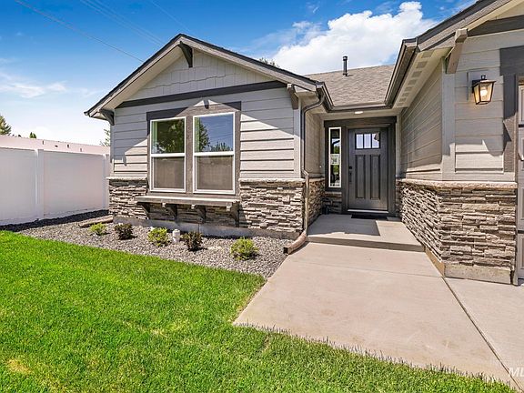 3rd image of 190 Centennial Court Block #1-lot 15