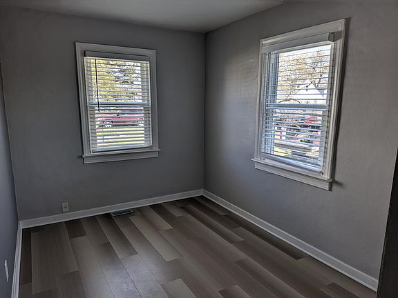 3rd image of 3505 Bapaume Ave