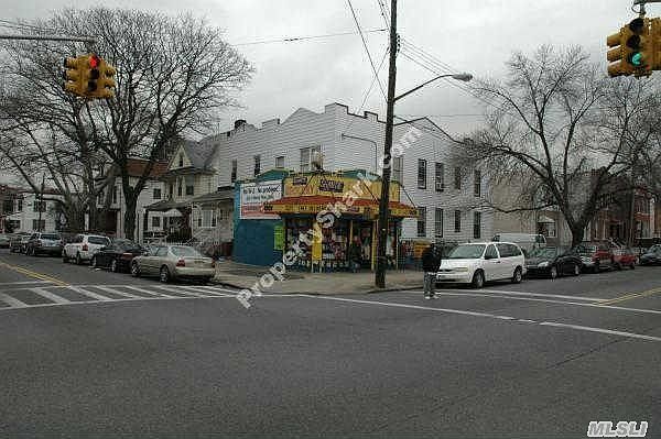 2nd image of 568 Lenox Rd