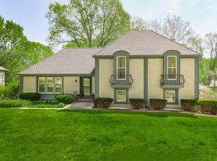 7933 Roe Ave, Prairie Village, KS 66208