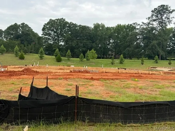 1027 Sunfield Dr, Prattville, AL 36066