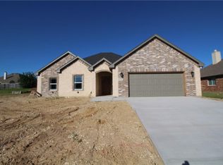 808 Chestnut Grove Dr, Cleburne, TX 76033