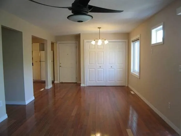 open plan living room - 912 Wescott Sq #202