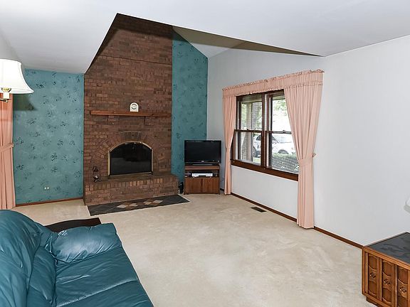 2nd image of 1309 E Evergreen Dr