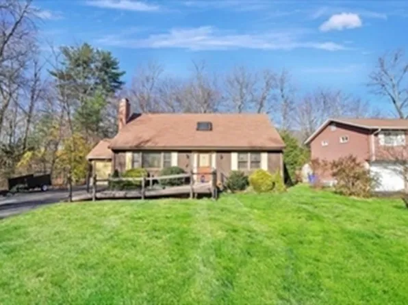 20 Danaher Cir, Springfield, MA 01118