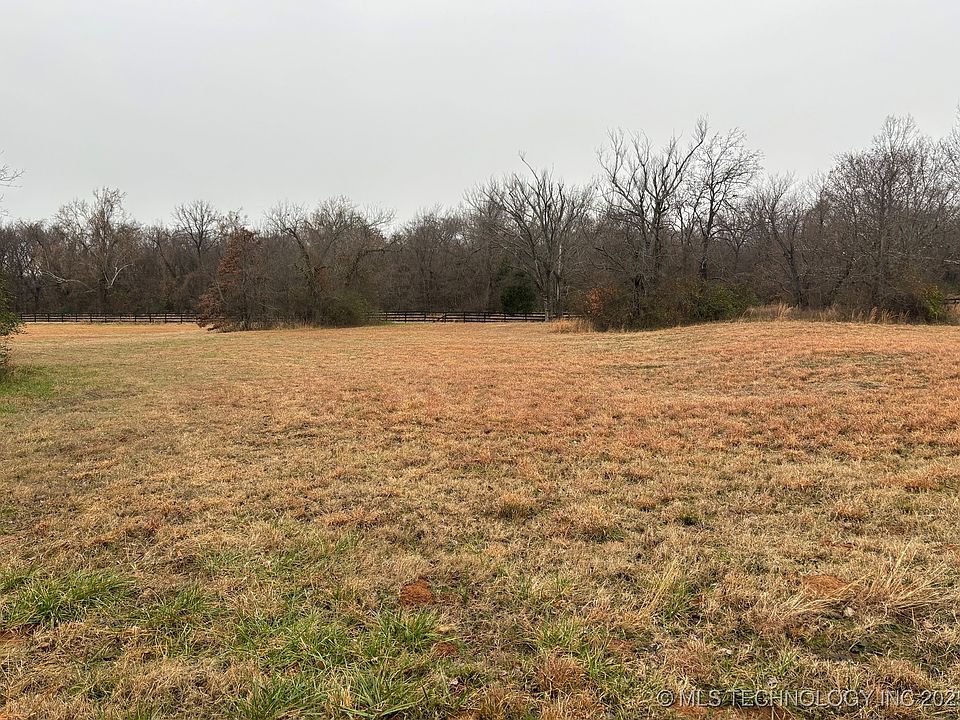 1st image of W 32nd St N