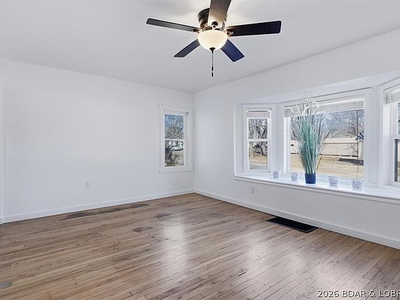 4th image of 110 W Autry St